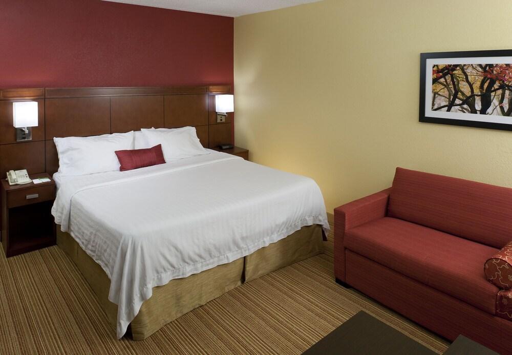 Courtyard Harrisonburg Hotel Exterior foto